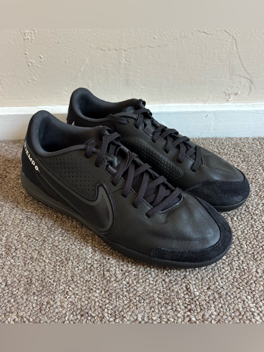 EUC Nike Tiempo Soccer Shoes Size 7